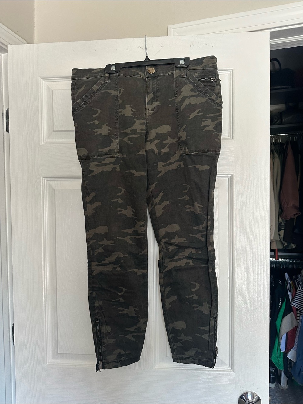 Kut from the Kloth Women's Camouflage Skinny Utility Jeans - Olive - Picture 2 of 2